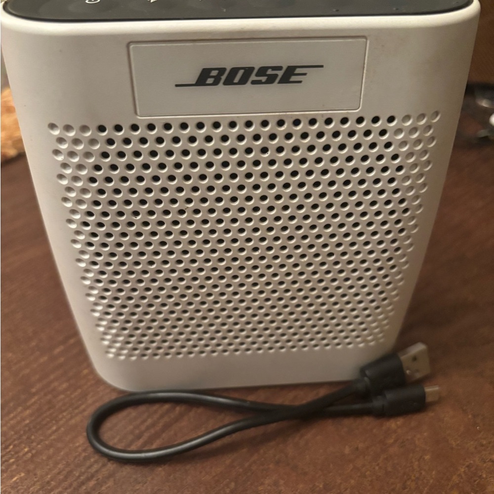 Bose SoundLink Color Bluetooth Portable Speaker White with Charging Cord